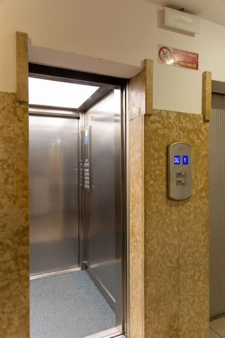 Porta Nuova Moscova: Cozy Apartment Near Duomo! ミラノ エクステリア 写真